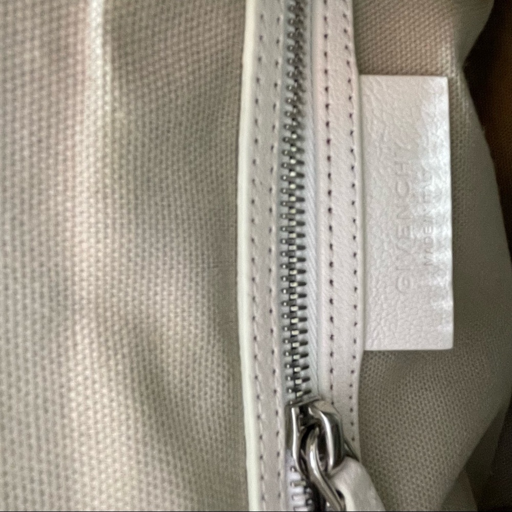 Givenchy Mini Antigona Bag in Grained Leather - Picture 7 of 9